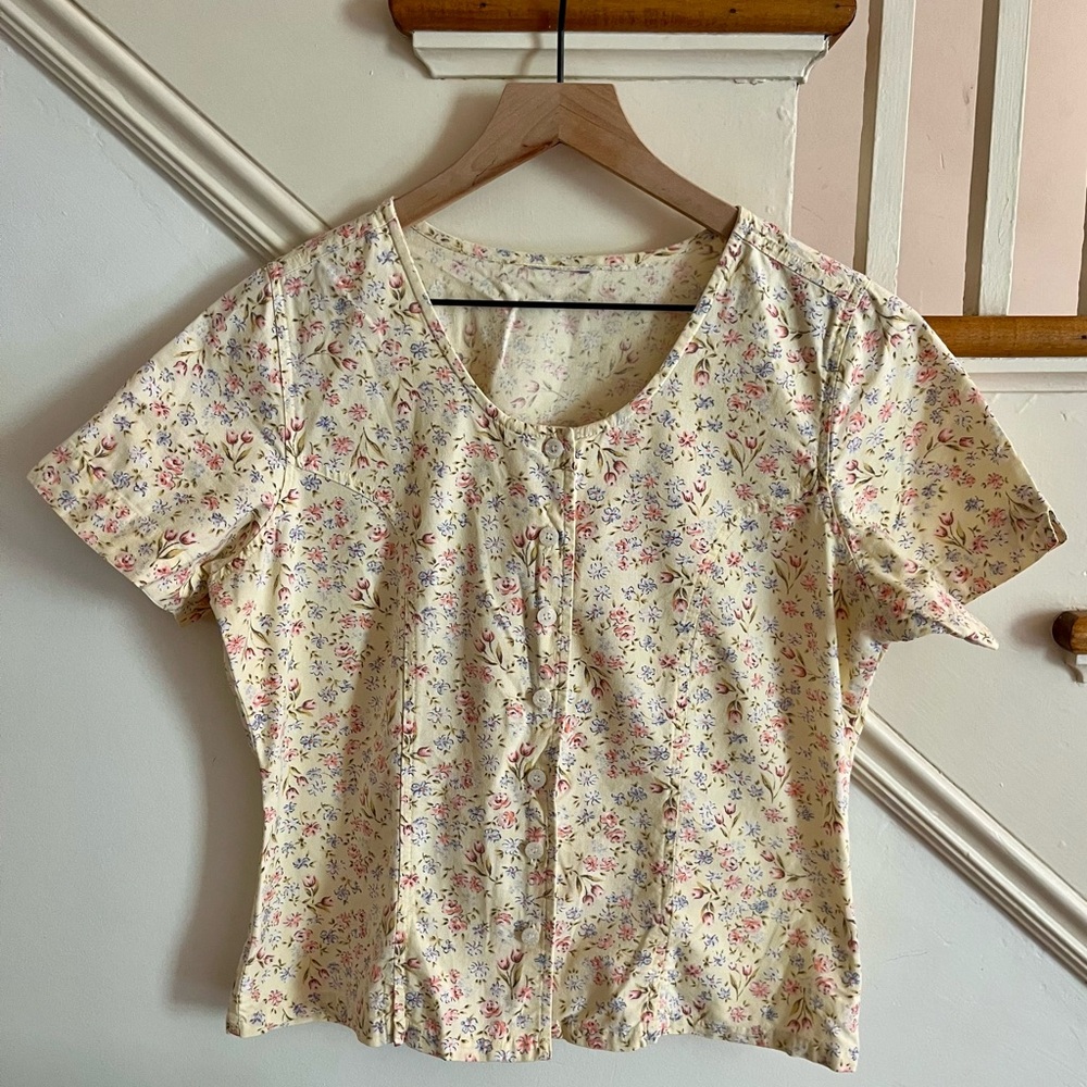 ✨SOLD✨ 1990s Vintage Floral Print Women's Button Front Top